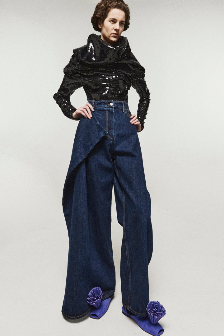 Asymmetric Voluminous Jeans With Pleats Classic Blue Wash