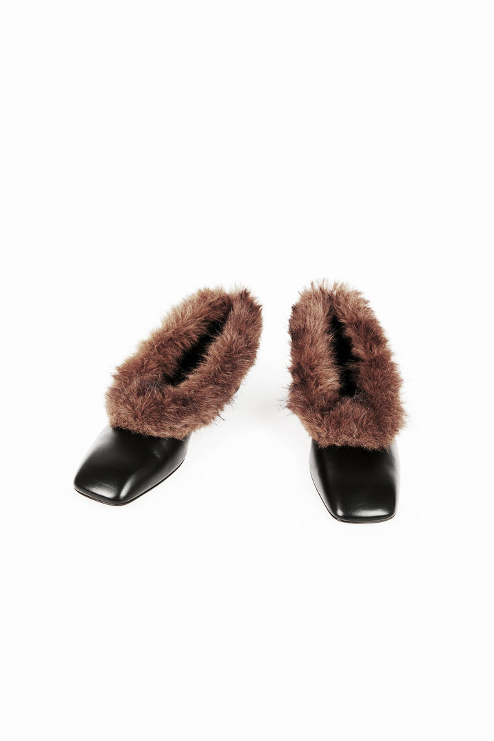 Leonore Rouned Loafer With Fur Black Brown