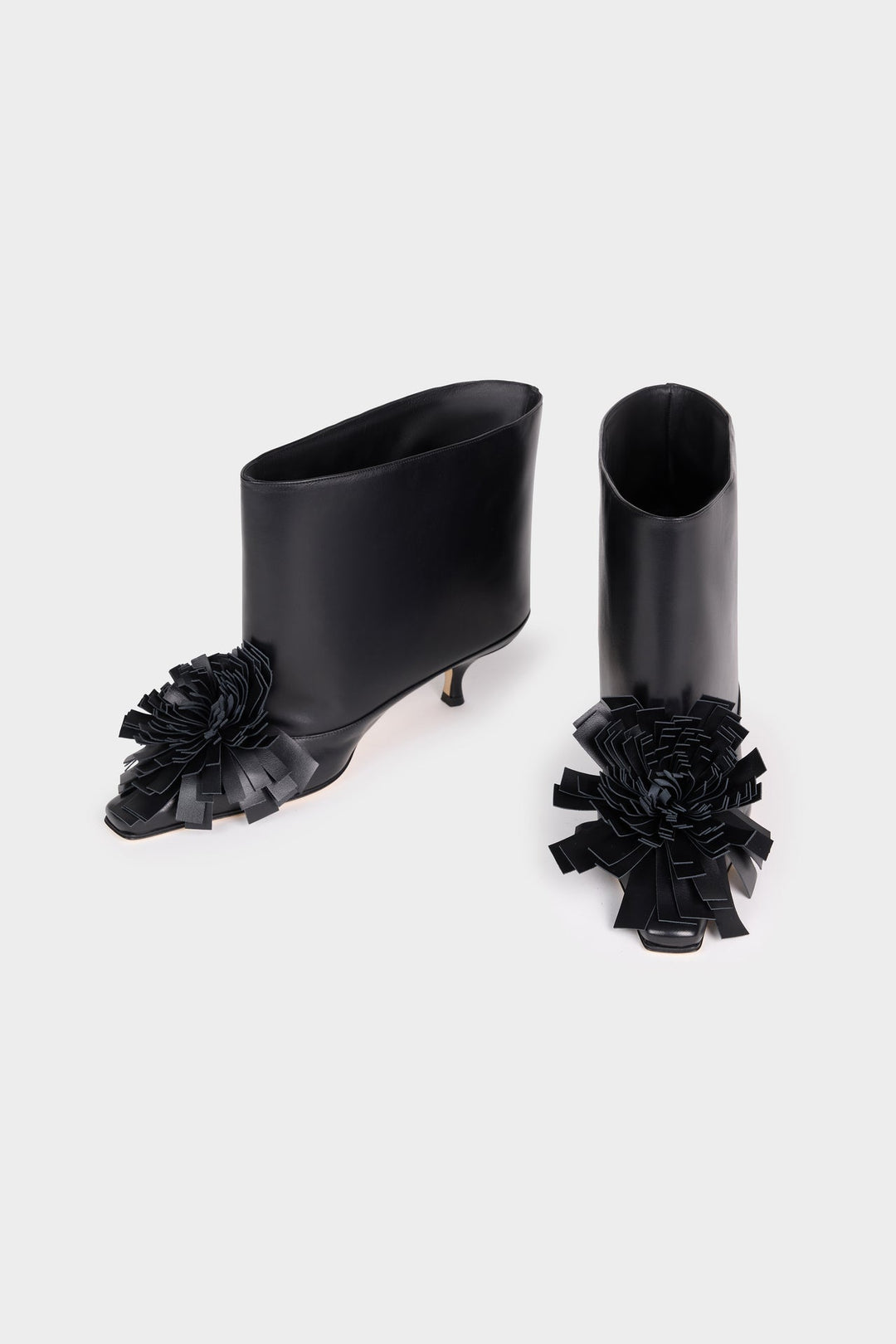 Dana Boots Super Short With Pom-Poms Black