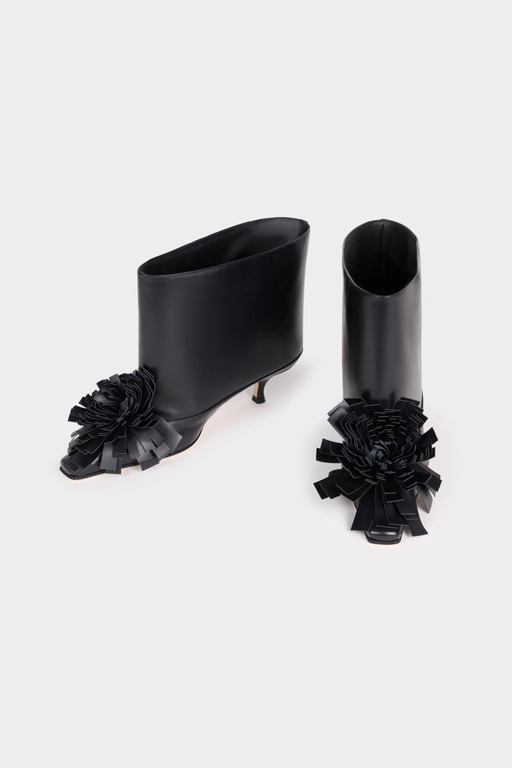 Dana Boots Super Short With Pom-Poms Black